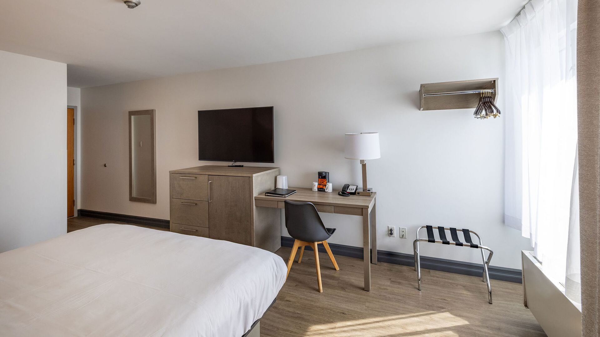 Room with 1 King Bed and Exterior Door